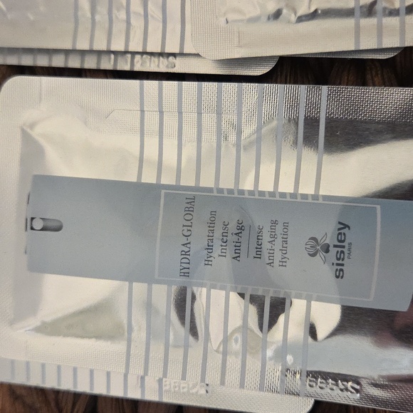 17 Sisley Paris samples - Picture 16 of 16